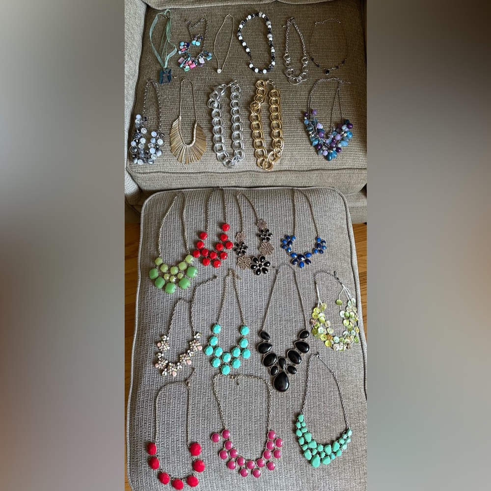 22 Statement Necklaces - image 1